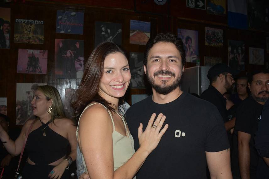 Noite de Rock agita clientes com sucessos no Locomotiva Irish Pub, em Teresina Noite de Rock agita clientes com sucessos no Locomotiva Irish Pub, em Teresina