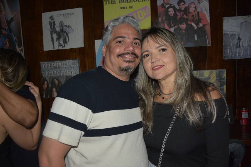 Noite de Rock agita clientes com sucessos no Locomotiva Irish Pub, em Teresina Noite de Rock agita clientes com sucessos no Locomotiva Irish Pub, em Teresina