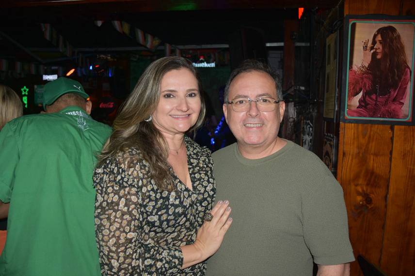 Noite de Rock agita clientes com sucessos no Locomotiva Irish Pub, em Teresina Noite de Rock agita clientes com sucessos no Locomotiva Irish Pub, em Teresina