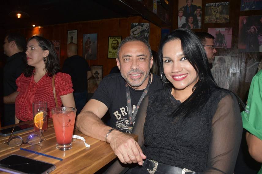 Noite de Rock agita clientes com sucessos no Locomotiva Irish Pub, em Teresina Noite de Rock agita clientes com sucessos no Locomotiva Irish Pub, em Teresina
