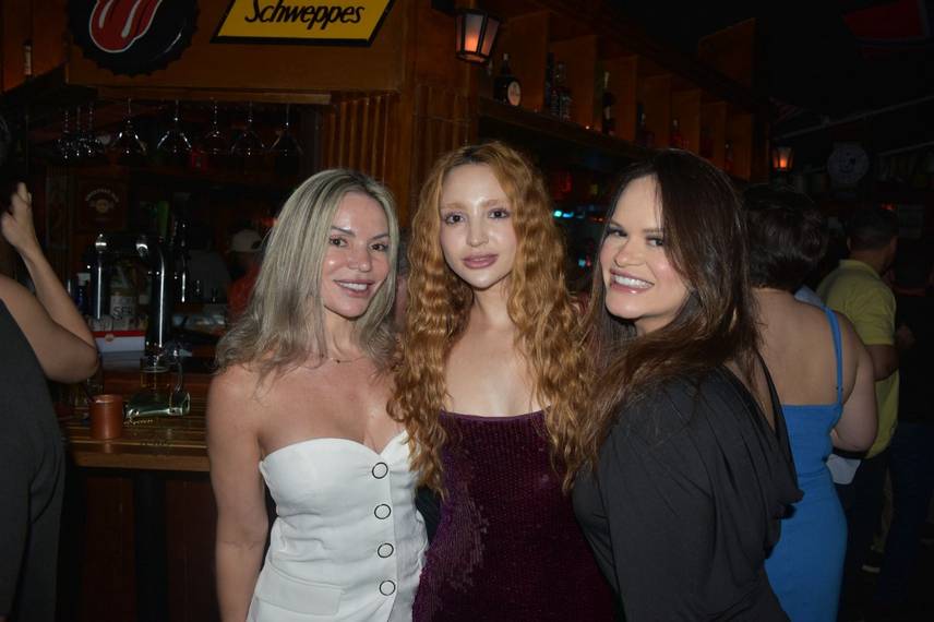 Noite de Rock agita clientes com sucessos no Locomotiva Irish Pub, em Teresina Noite de Rock agita clientes com sucessos no Locomotiva Irish Pub, em Teresina