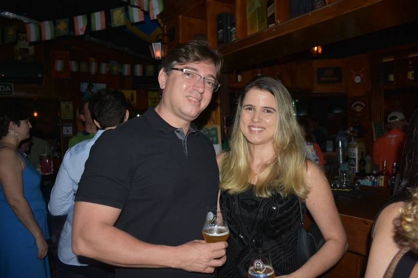 Noite de Rock agita clientes com sucessos no Locomotiva Irish Pub, em Teresina Noite de Rock agita clientes com sucessos no Locomotiva Irish Pub, em Teresina