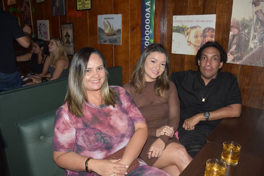 Noite de Rock agita clientes com sucessos no Locomotiva Irish Pub, em Teresina Noite de Rock agita clientes com sucessos no Locomotiva Irish Pub, em Teresina