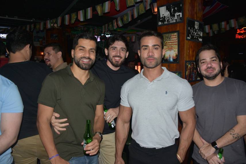 Noite de Rock agita clientes com sucessos no Locomotiva Irish Pub, em Teresina Noite de Rock agita clientes com sucessos no Locomotiva Irish Pub, em Teresina