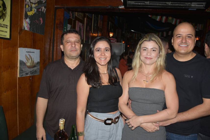 Noite de Rock agita clientes com sucessos no Locomotiva Irish Pub, em Teresina Noite de Rock agita clientes com sucessos no Locomotiva Irish Pub, em Teresina