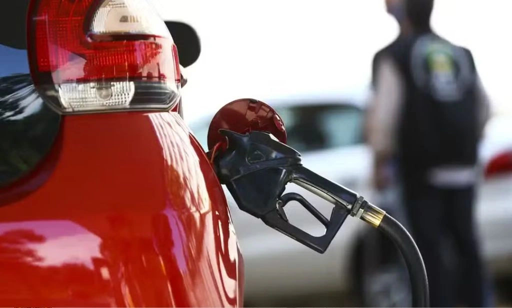 Petrobras anuncia redução no litro do diesel nas distribuidoras; veja valor
