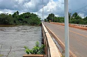 Ponte sobre o Rio Marathaoan (Foto: GAV/Defesa Civil Barras)