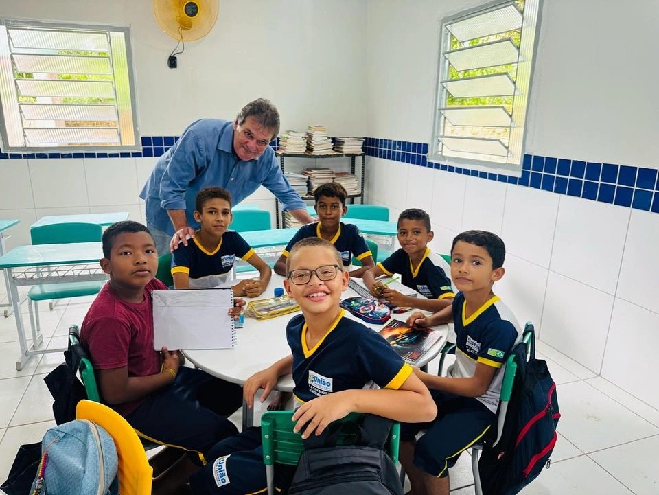 Prefeito Gustavo Medeiros entrega obras de melhorias para escolas de União