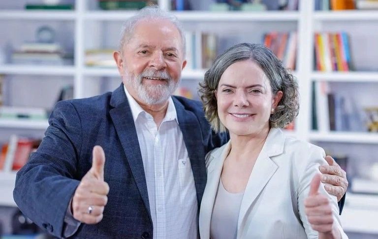 PT define na sexta-feira (7) quem assumirá presidência interina no lugar de Gleisi Hoffmann