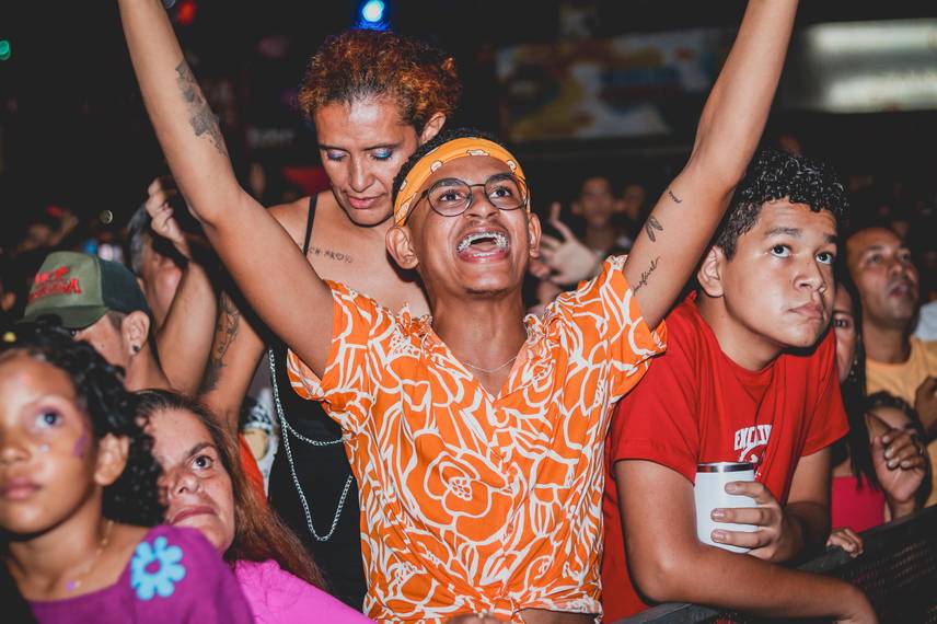 Quarta noite do carnaval de Água Branca atrai mais de 30 mil pessoas com show da banda Seu Desejo e outras atrações