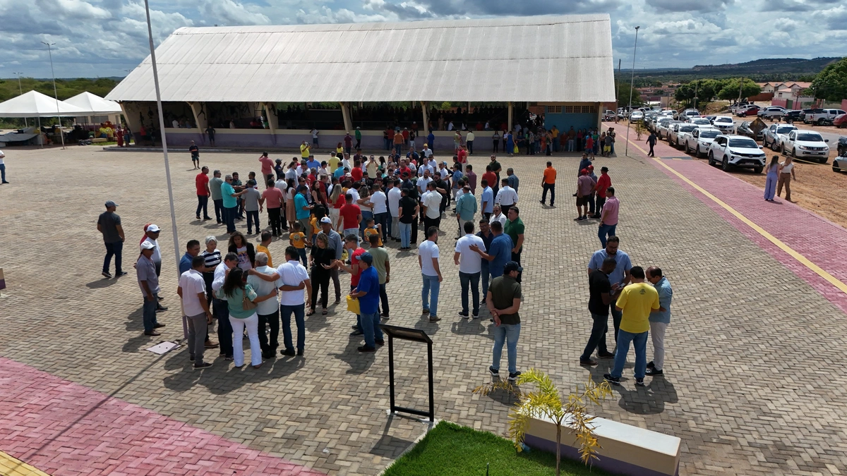 Rafael Fonteles acompanha avanços na saúde e inaugura praça em Brejo do Piauí