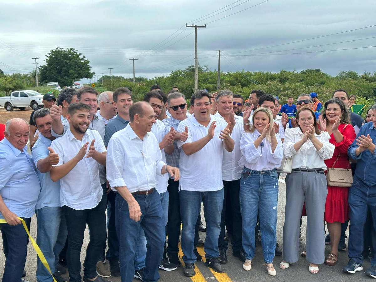 Rafael Fonteles inaugura reforma da PI-120 que liga Valença e Pimenteiras