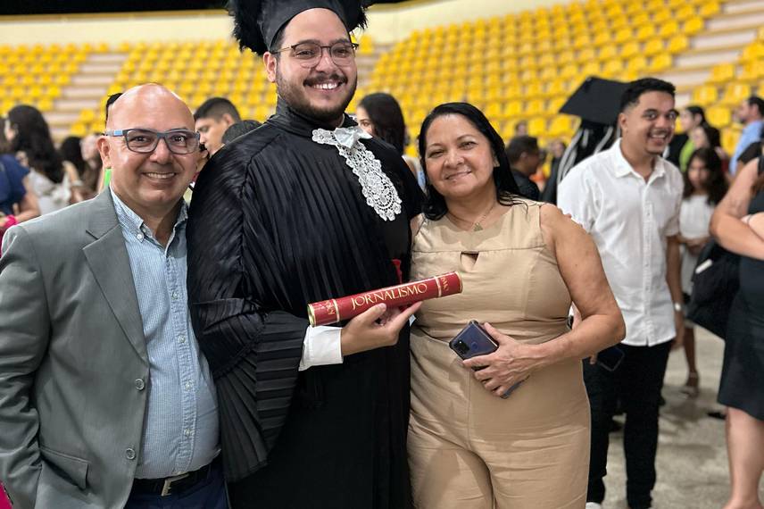 Repórter do Conecta Piauí celebra conquista com formatura em Jornalismo pela UFPI Repórter do Conecta Piauí celebra conquista com formatura em Jornalismo pela UFPI