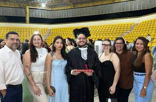 Repórter do Conecta Piauí celebra conquista com formatura em Jornalismo pela UFPI (Foto: Conecta Piauí)