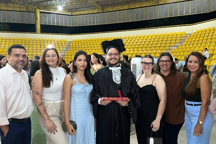 Repórter do Conecta Piauí celebra conquista com formatura em Jornalismo pela UFPI Repórter do Conecta Piauí celebra conquista com formatura em Jornalismo pela UFPI