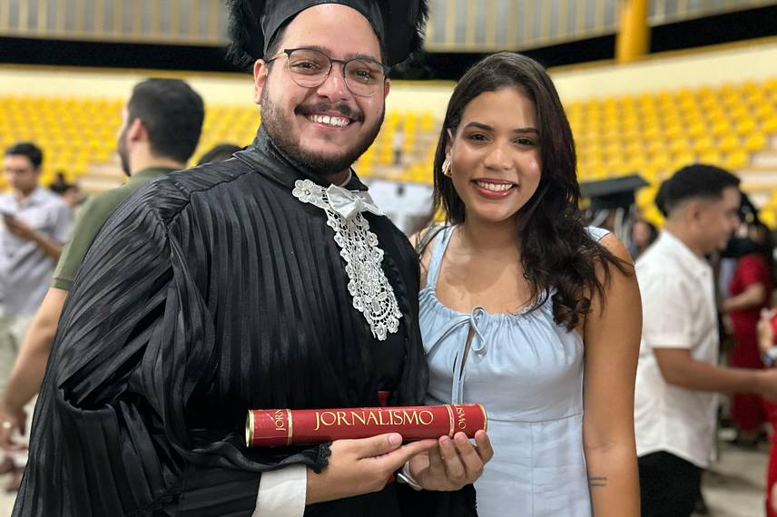 Repórter do Conecta Piauí celebra conquista com formatura em Jornalismo pela UFPI Repórter do Conecta Piauí celebra conquista com formatura em Jornalismo pela UFPI