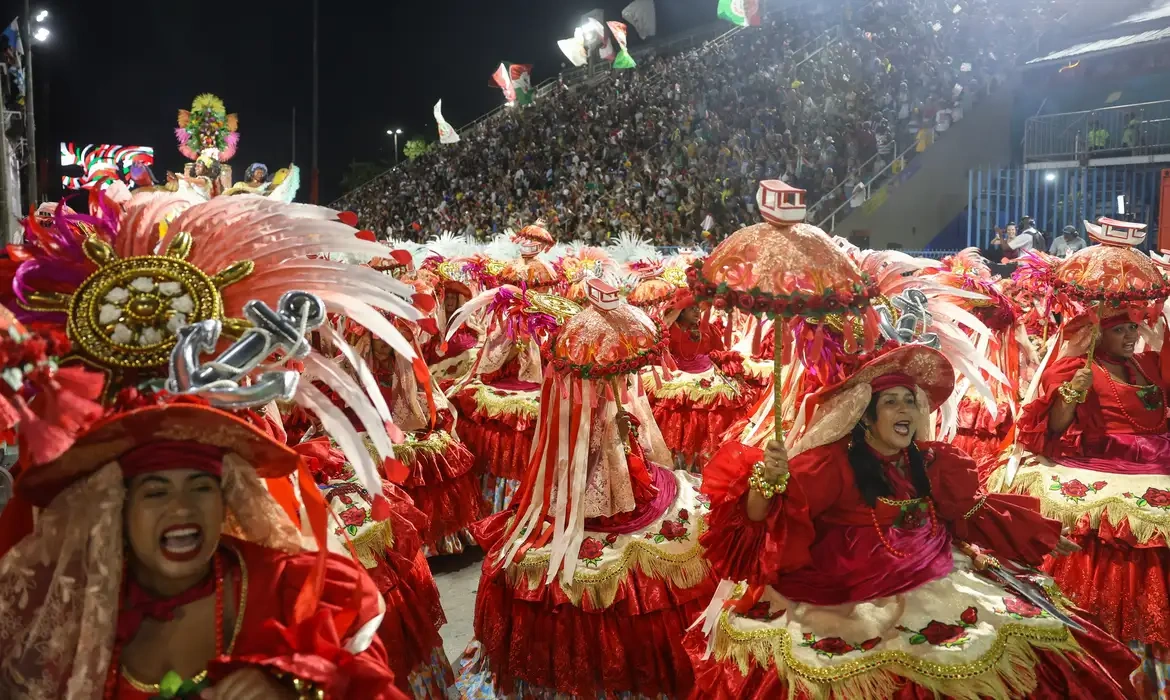 Resultados dos desfiles das escolas de samba do Rio serão divulgados nesta quarta