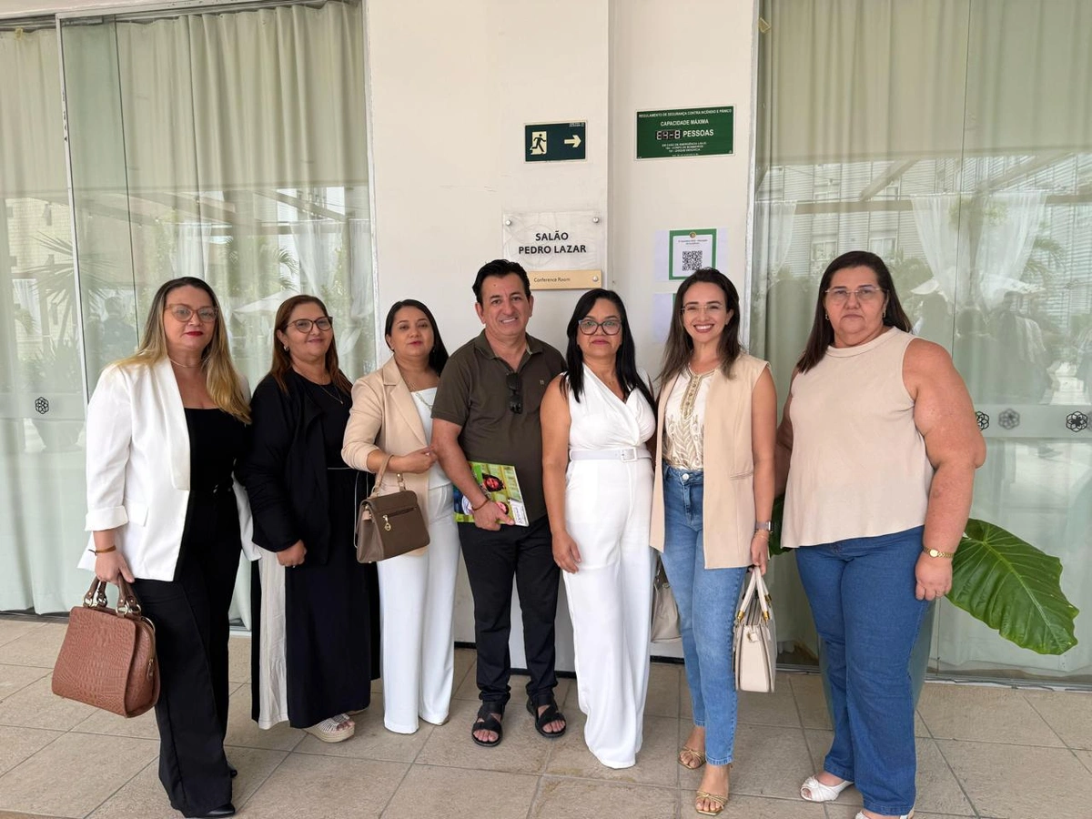 Secretário de Educação de Esperantina participa de seminário em Fortaleza