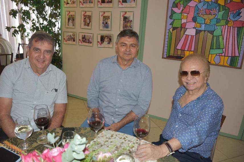 Socorro Rocha celebra 80 anos com almoço entre familiares e amigos em Teresina Socorro Rocha celebra 80 anos com almoço entre familiares e amigos em Teresina
