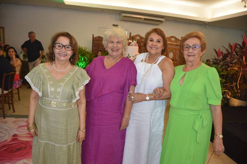 Socorro Rocha celebra 80 anos com almoço entre familiares e amigos em Teresina Socorro Rocha celebra 80 anos com almoço entre familiares e amigos em Teresina