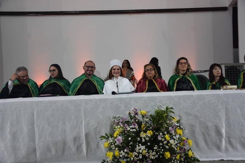UFPI realiza colação de grau e entrega canudos a profissionais da área da saúde UFPI realiza colação de grau e entrega canudos a profissionais da área da saúde