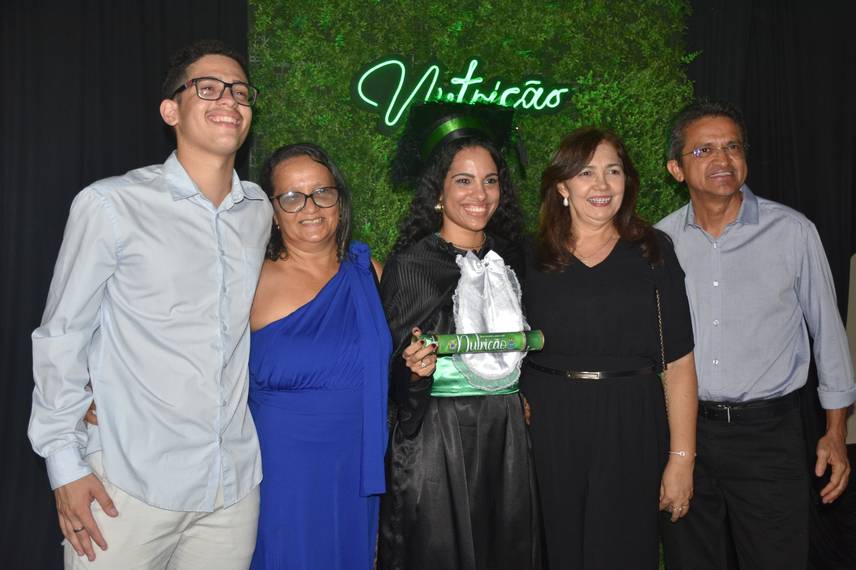 UFPI realiza colação de grau e entrega canudos a profissionais da área da saúde UFPI realiza colação de grau e entrega canudos a profissionais da área da saúde
