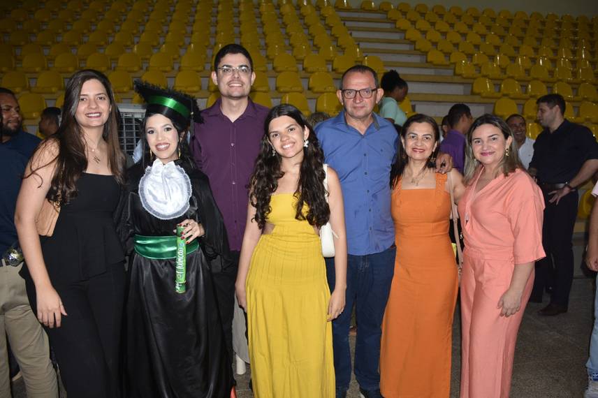 UFPI realiza colação de grau e entrega canudos a profissionais da área da saúde UFPI realiza colação de grau e entrega canudos a profissionais da área da saúde