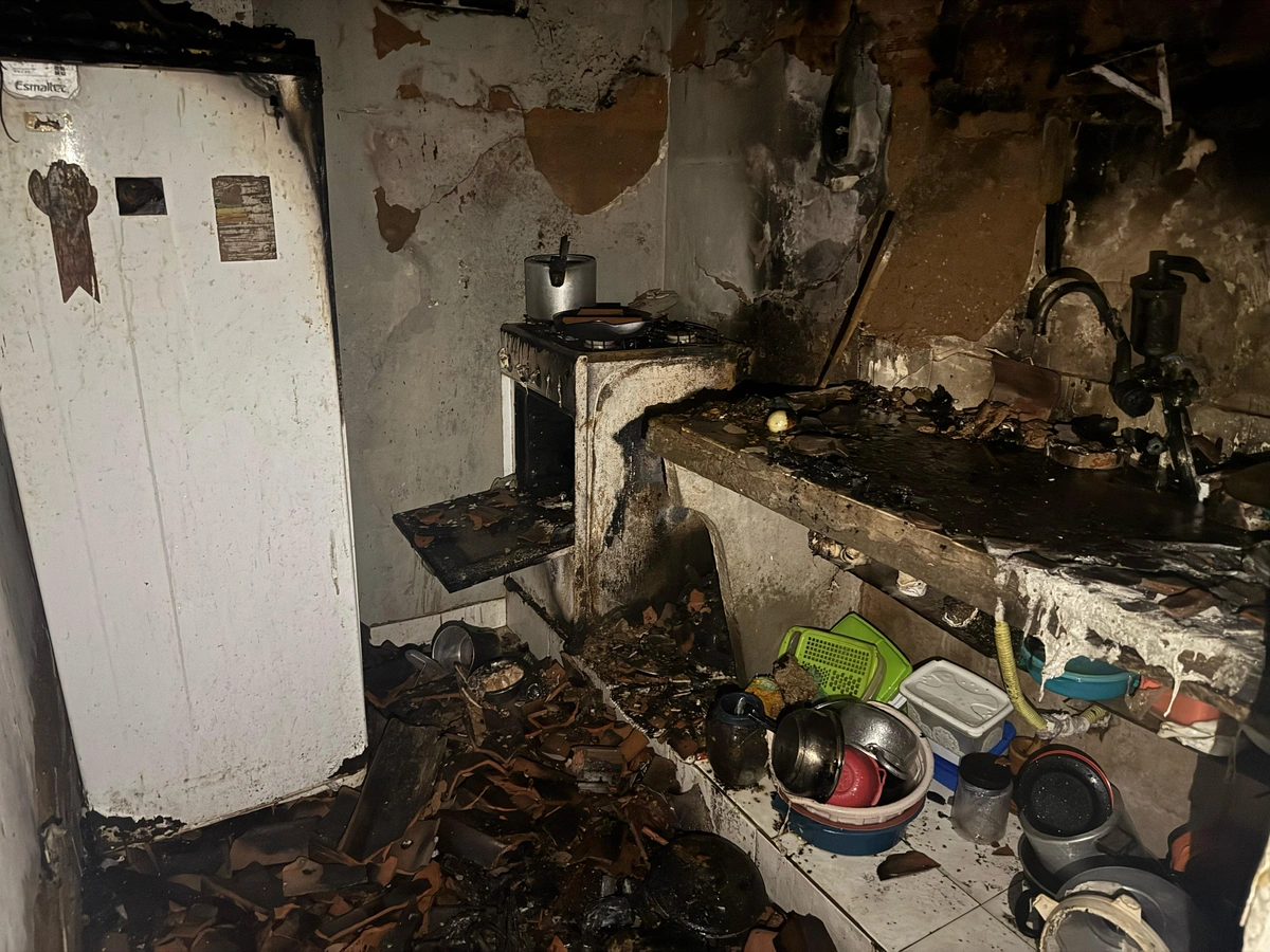 Vazamento em botijão de gás causa explosão e incêndio em residência de Teresina