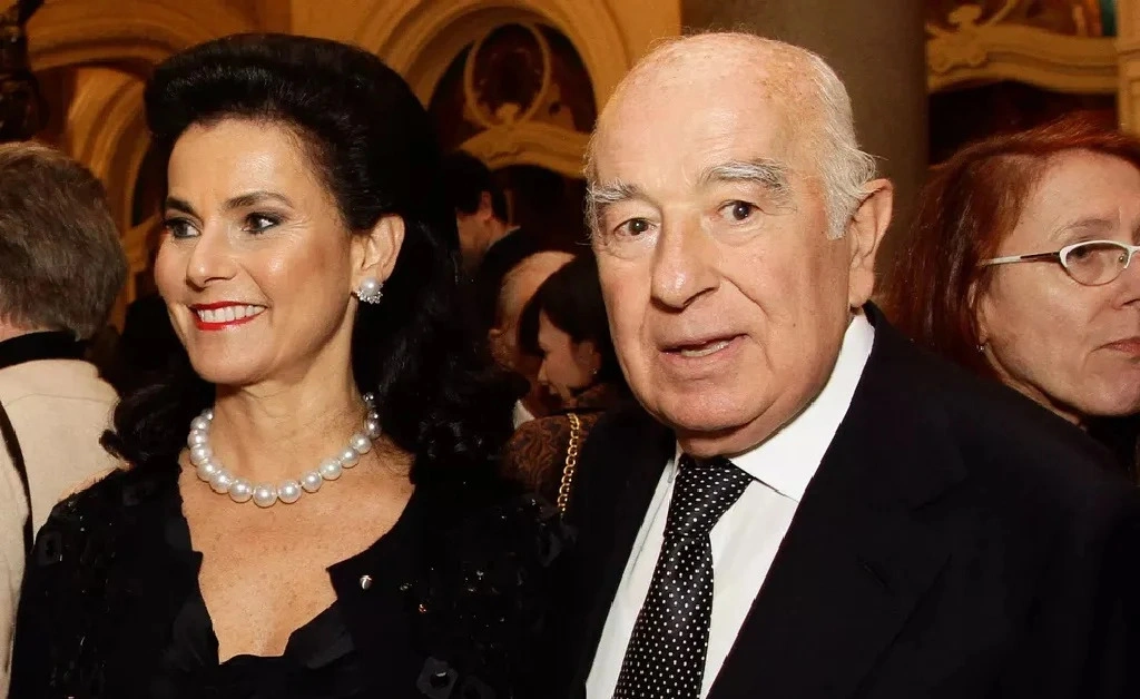 Vicky Sarfati Safra ao lado do marido, que faleceu em 2020. Avessa a fotografias, o registro acima foi feito em 2014.