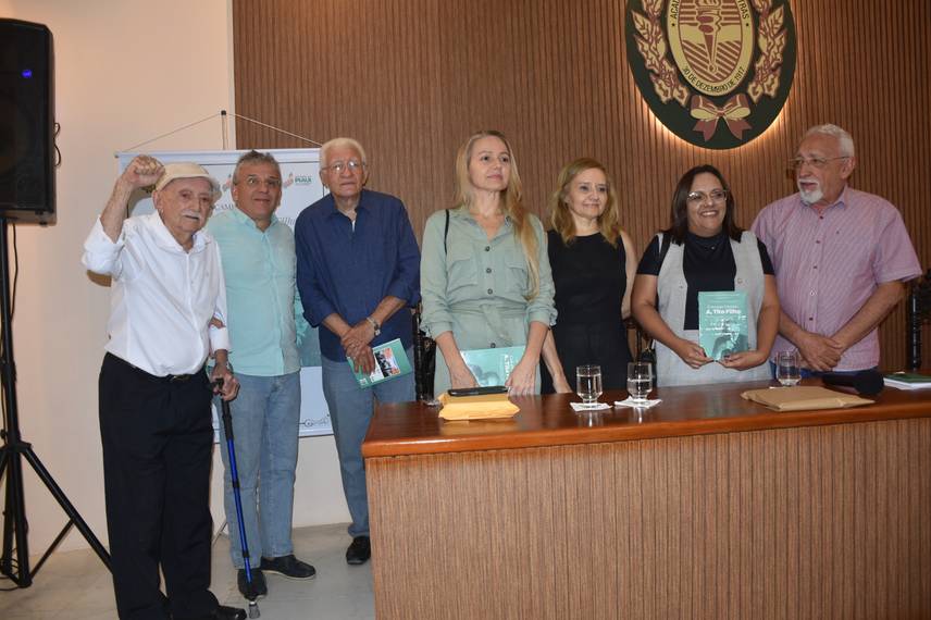 Academia Piauiense de Letras lança obra do Concurso Literário A. Tito Filho Academia Piauiense de Letras lança obra do Concurso Literário A. Tito Filho