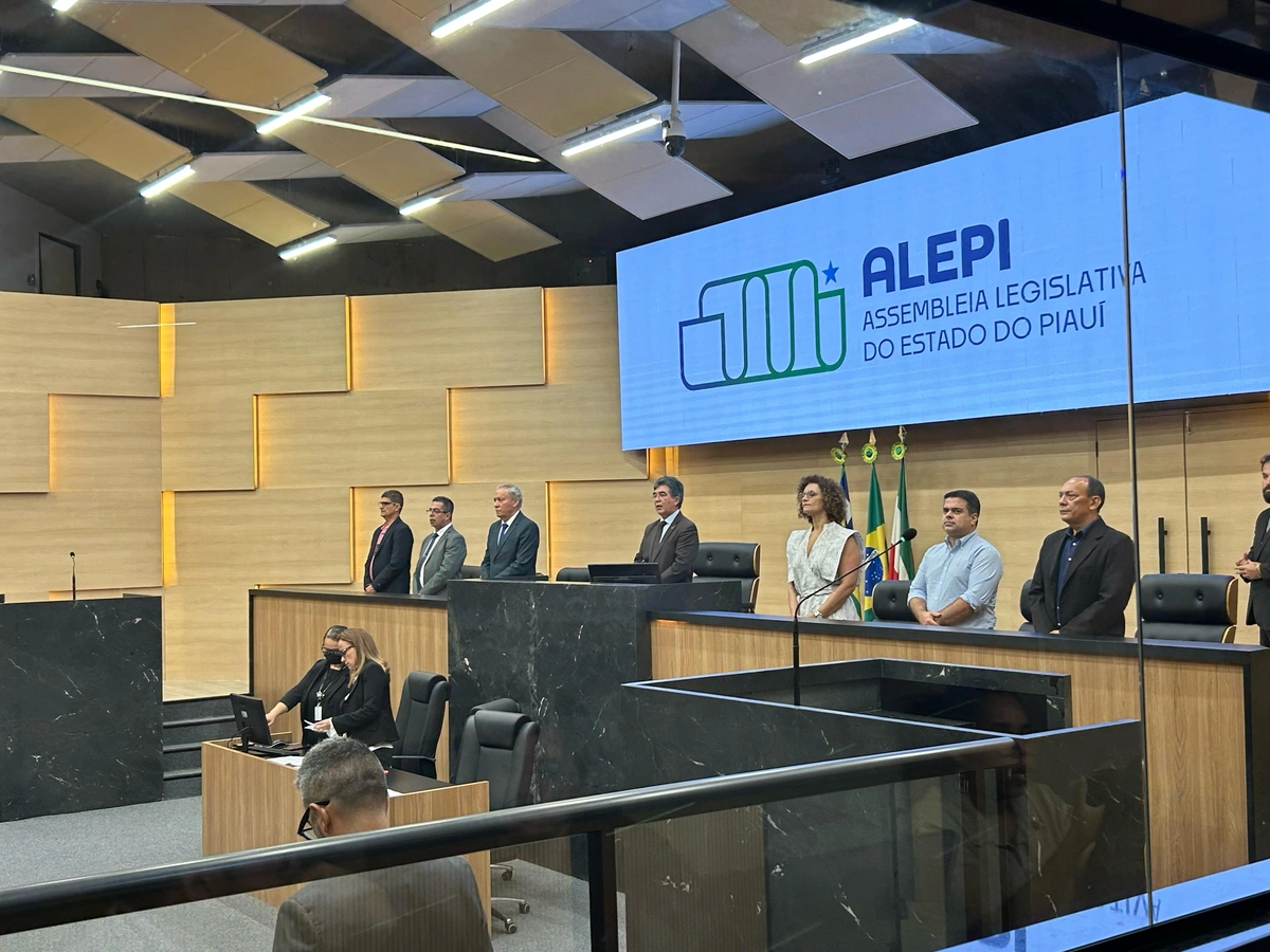 Alepi homenageia Oficiais de Justiça do Piauí em sessão solene