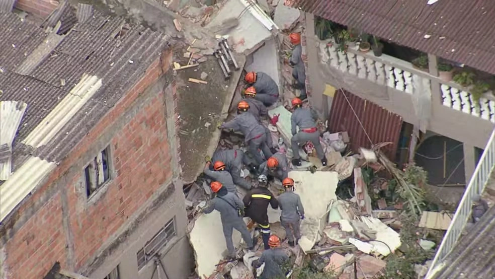 Bebê morre após desabamento de casa na Zona Norte de SP; suspeita é de explosão de gás