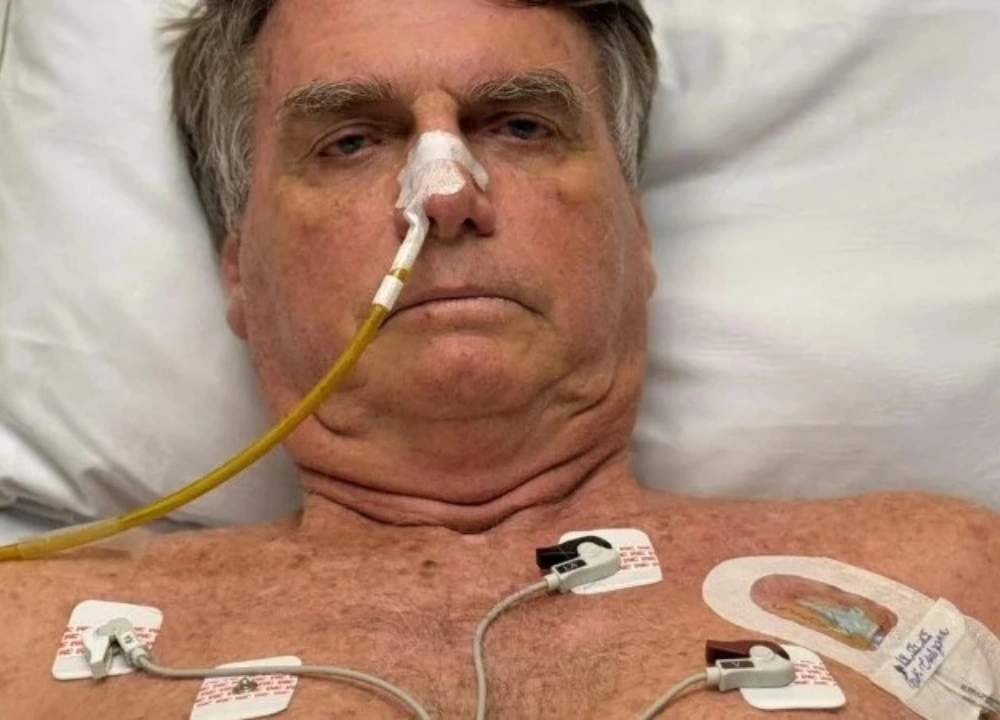 Bolsonaro apresenta 'piora clínica' e segue na UTI em Brasília, diz equipe médica