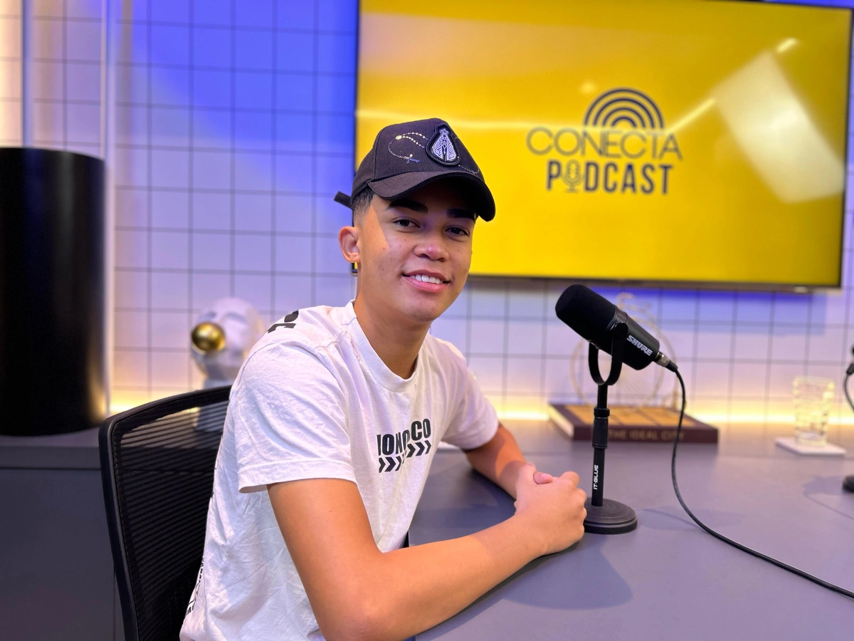 Cantor Menorzinho Vaqueiro revela detalhes de sua trajetória no Conecta Podcast