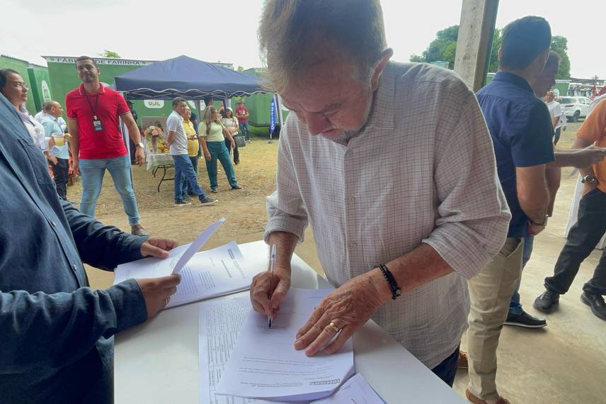 Codevasf entrega aparelhos agrícolas para 40 municípios Codevasf entrega aparelhos agrícolas para 40 municípios