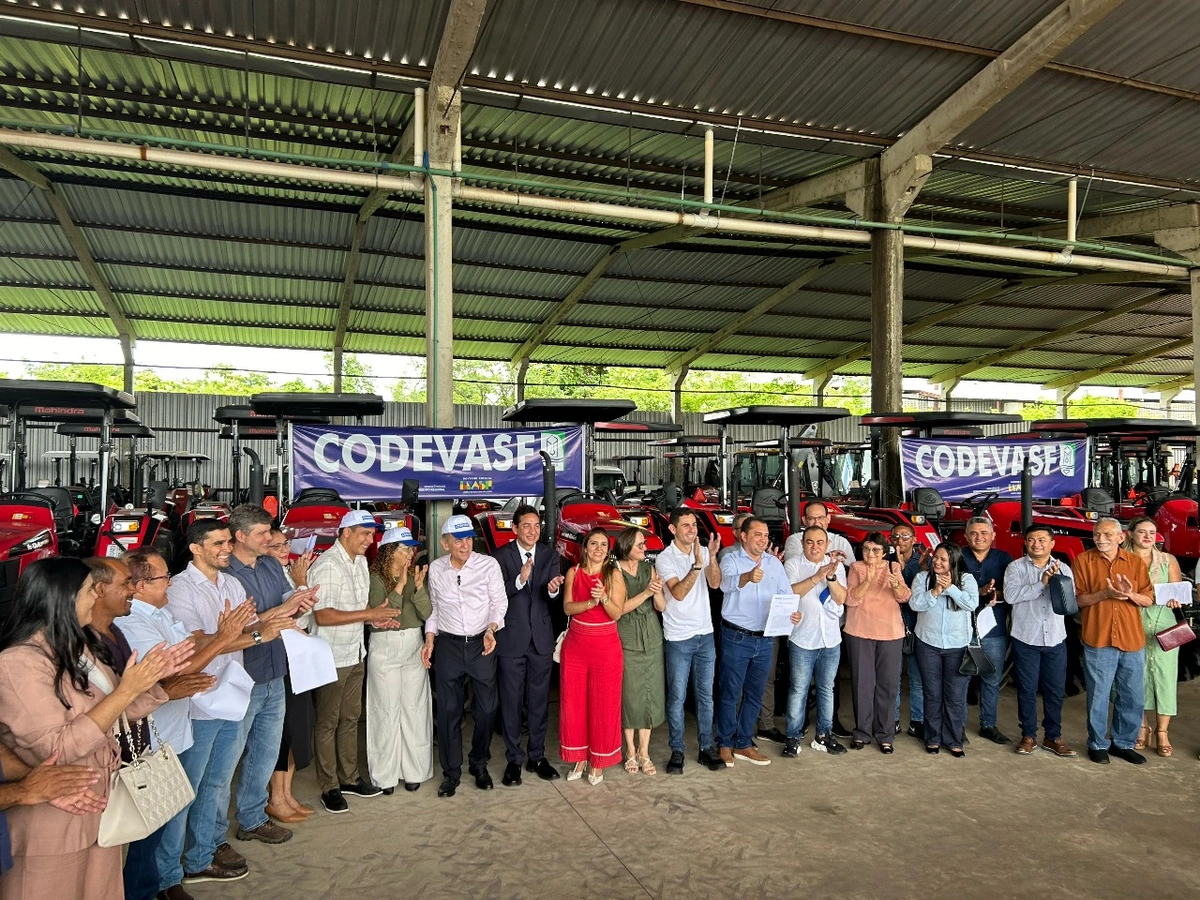 Codevasf entrega aparelhos agrícolas para 40 municípios