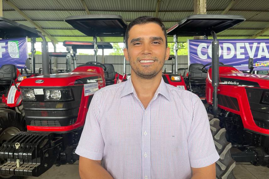 Codevasf entrega aparelhos agrícolas para 40 municípios Codevasf entrega aparelhos agrícolas para 40 municípios