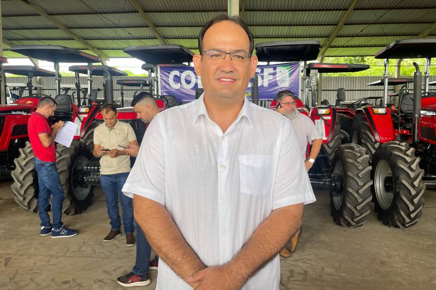 Codevasf entrega aparelhos agrícolas para 40 municípios Codevasf entrega aparelhos agrícolas para 40 municípios