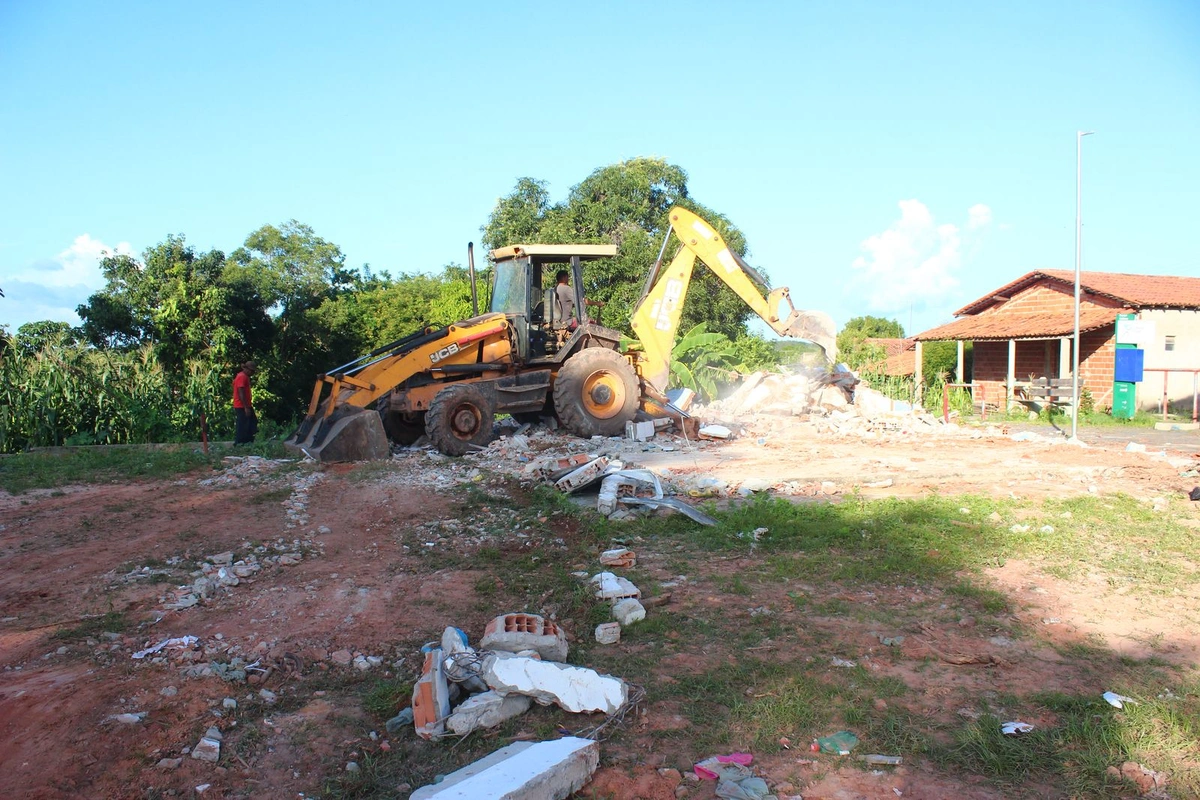 Demerval Lobão inicia construção de quadra coberta na Escola Tia Margarida