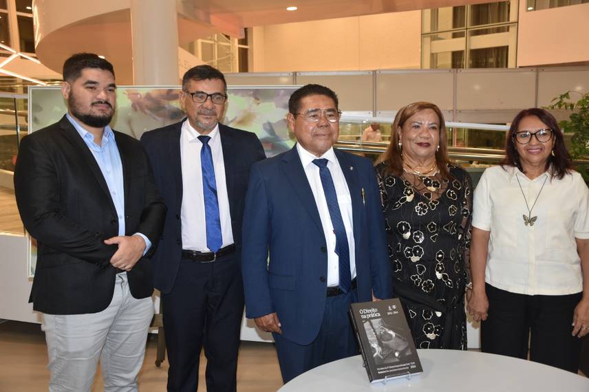 Desembargador José James Gomes Pereira lança o livro Direito na Prática no Sesc Cajuína Desembargador José James Gomes Pereira lança o livro Direito na Prática no Sesc Cajuína
