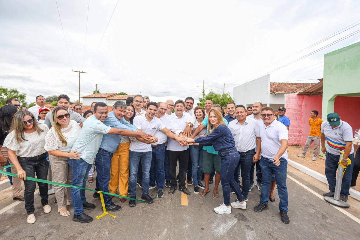 Governador entrega pavimentação da PI-394 e ruas em Colônia do Gurguéia