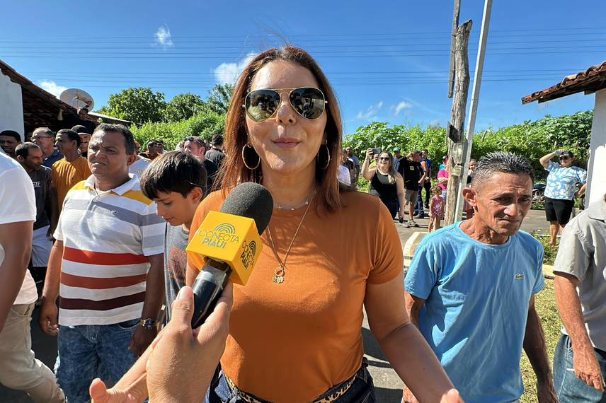Governador entrega praça e pavimentação asfáltica em Sigefredo Pacheco Governador entrega praça e pavimentação asfáltica em Sigefredo Pacheco