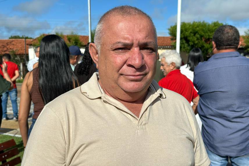 Governador entrega praça e pavimentação asfáltica em Sigefredo Pacheco Governador entrega praça e pavimentação asfáltica em Sigefredo Pacheco