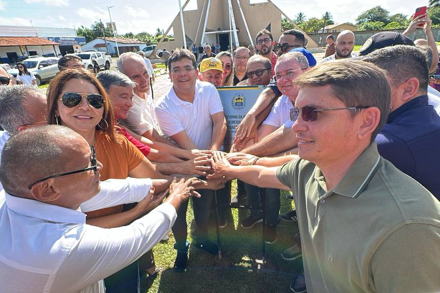 Governador entrega praça e pavimentação asfáltica em Sigefredo Pacheco Governador entrega praça e pavimentação asfáltica em Sigefredo Pacheco
