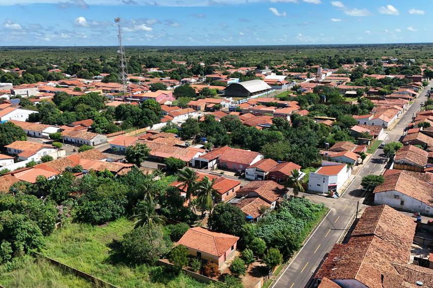 Governador entrega praça e pavimentação asfáltica em Sigefredo Pacheco Governador entrega praça e pavimentação asfáltica em Sigefredo Pacheco