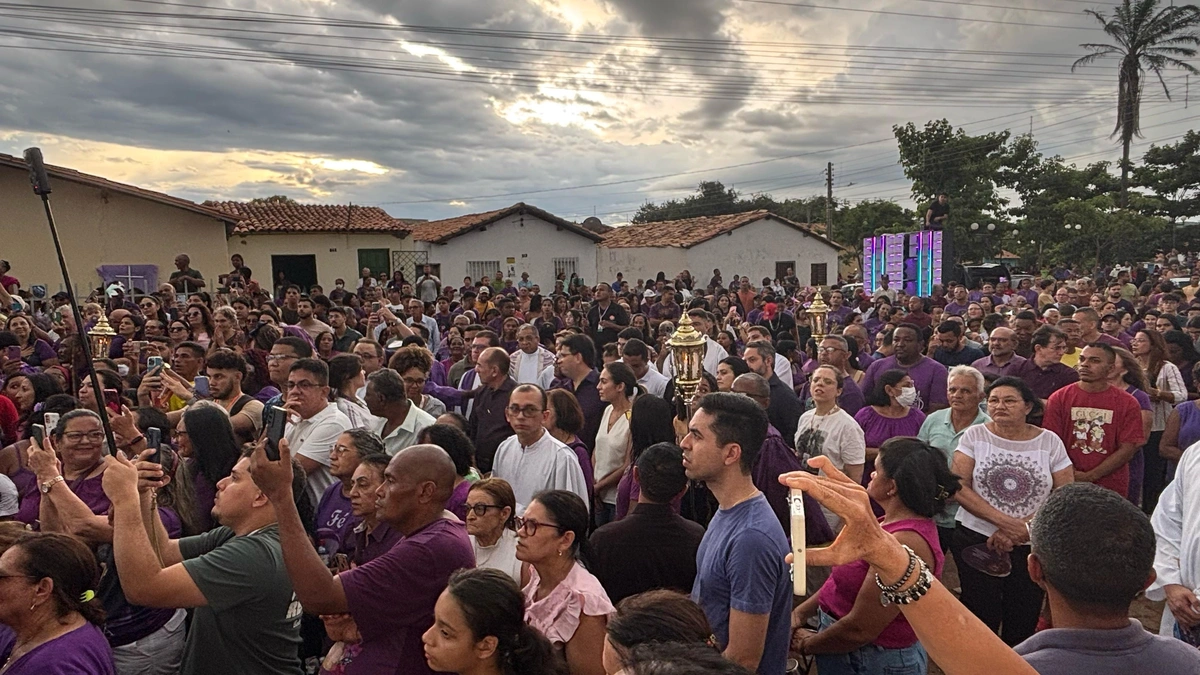 Governador participa da Procissão do Bom Jesus dos Passos com fiéis em Oeiras