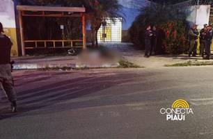 Homem é assassinado com vários tiros próximo ao CRAS da zona Sul de Teresina (Foto: Repórter 12/Conecta Piauí)