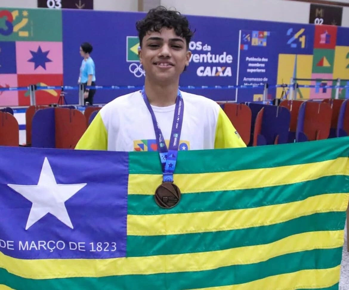 Jovem atleta revelado no JEPIs conquista bicampeonato brasileiro de Wrestling