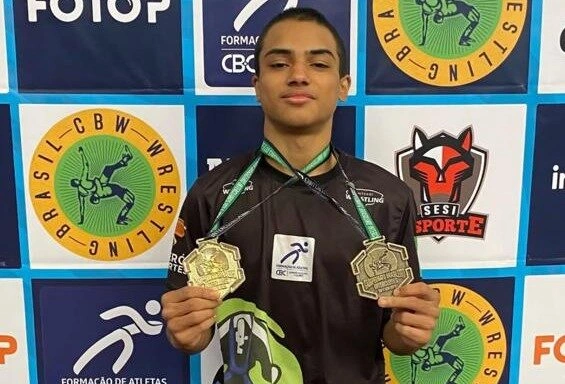 Jovem atleta revelado no JEPIs conquista bicampeonato brasileiro de Wrestling