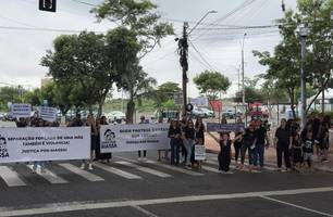 Mãe está há dois anos sem ver filhas após justiça favorecer ex, que é médico (Foto: Reprodução)
